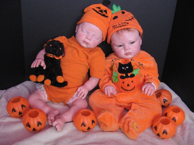 reborn-doll-halloween-Pumpkin-costume-1